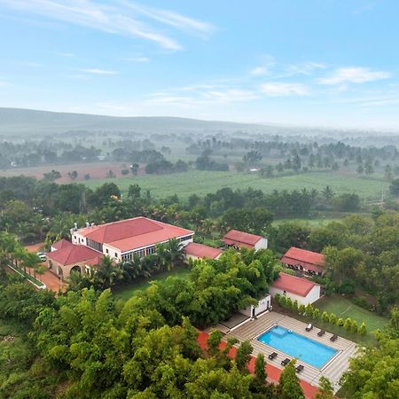 Sterling Banashree Badami Hotel Екстериор снимка