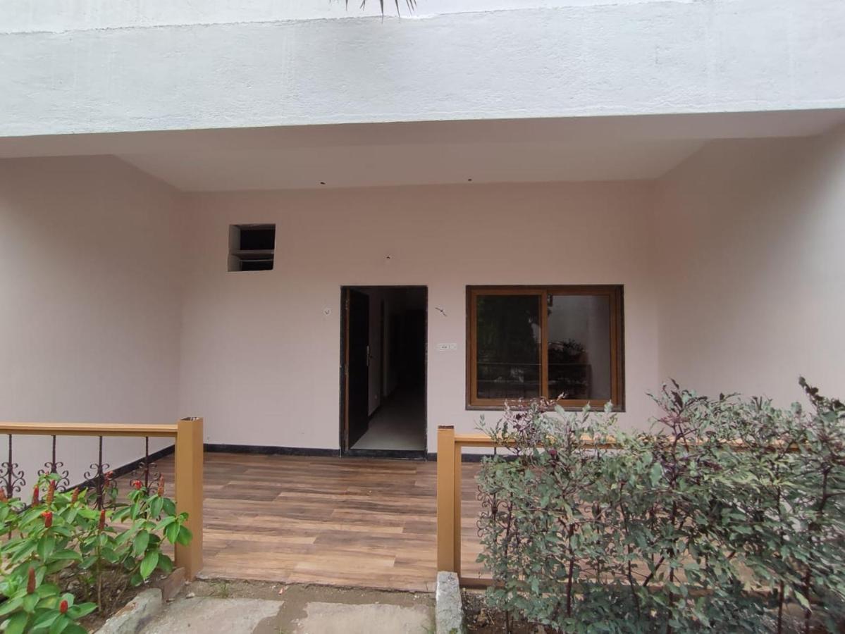 Sterling Banashree Badami Hotel Екстериор снимка