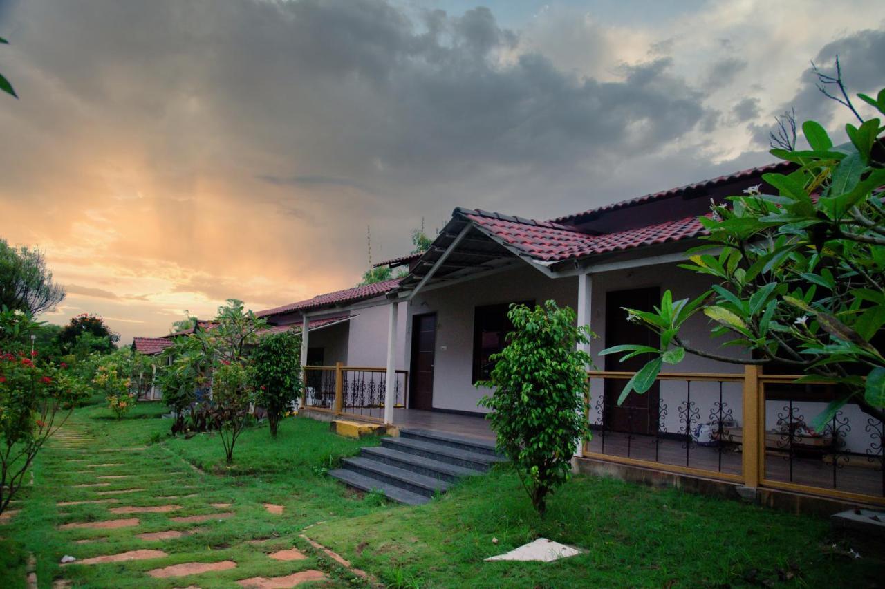 Sterling Banashree Badami Hotel Екстериор снимка