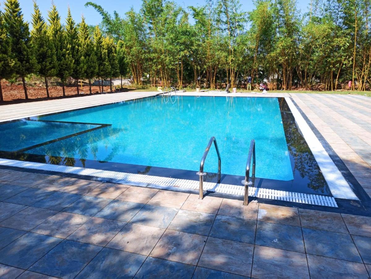 Sterling Banashree Badami Hotel Екстериор снимка