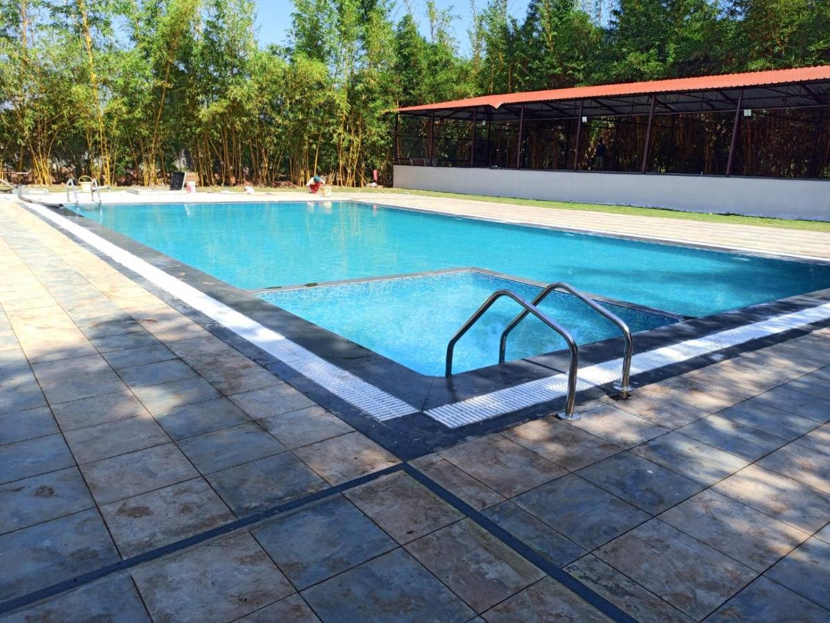 Sterling Banashree Badami Hotel Екстериор снимка