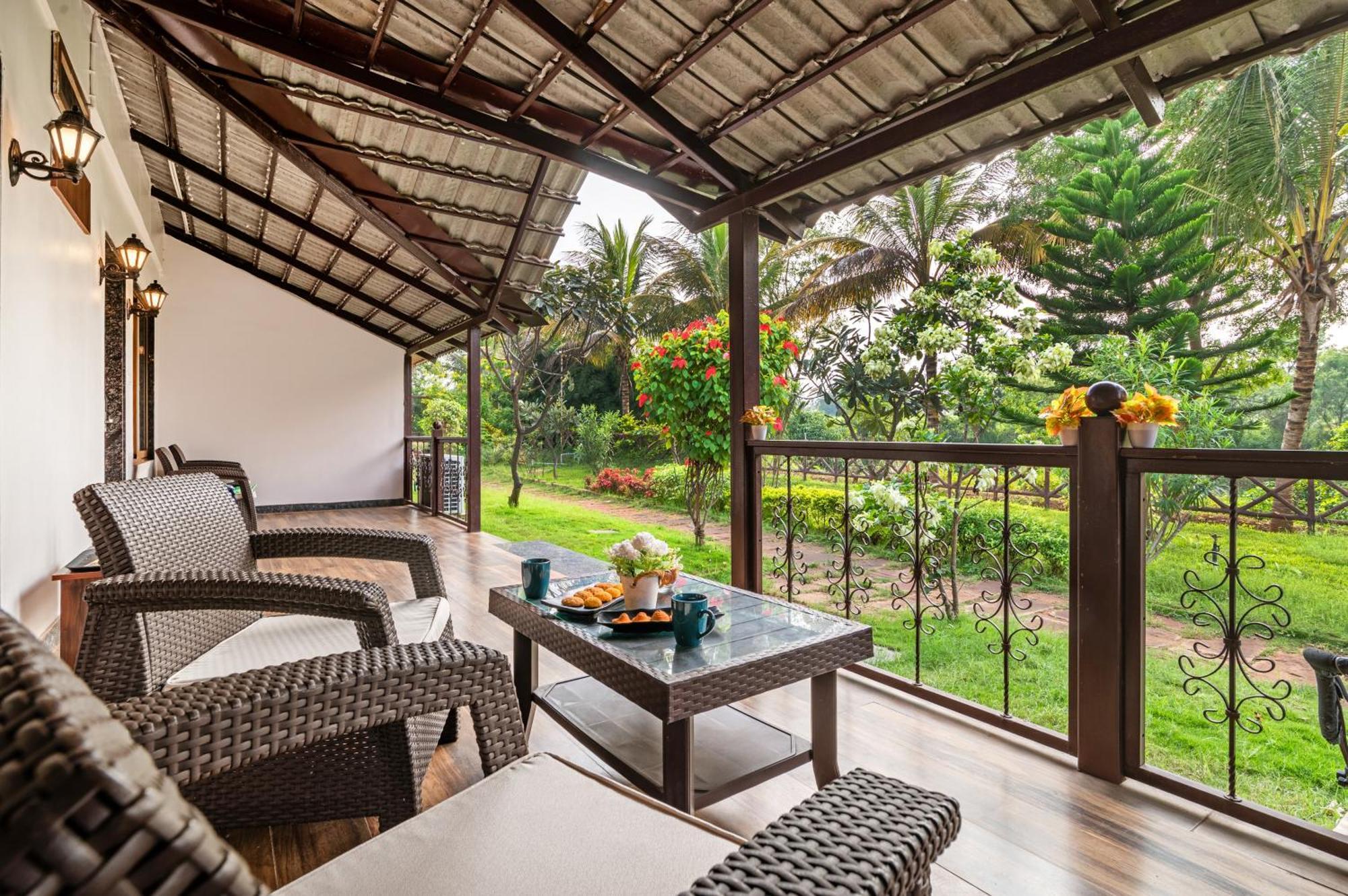 Sterling Banashree Badami Hotel Екстериор снимка