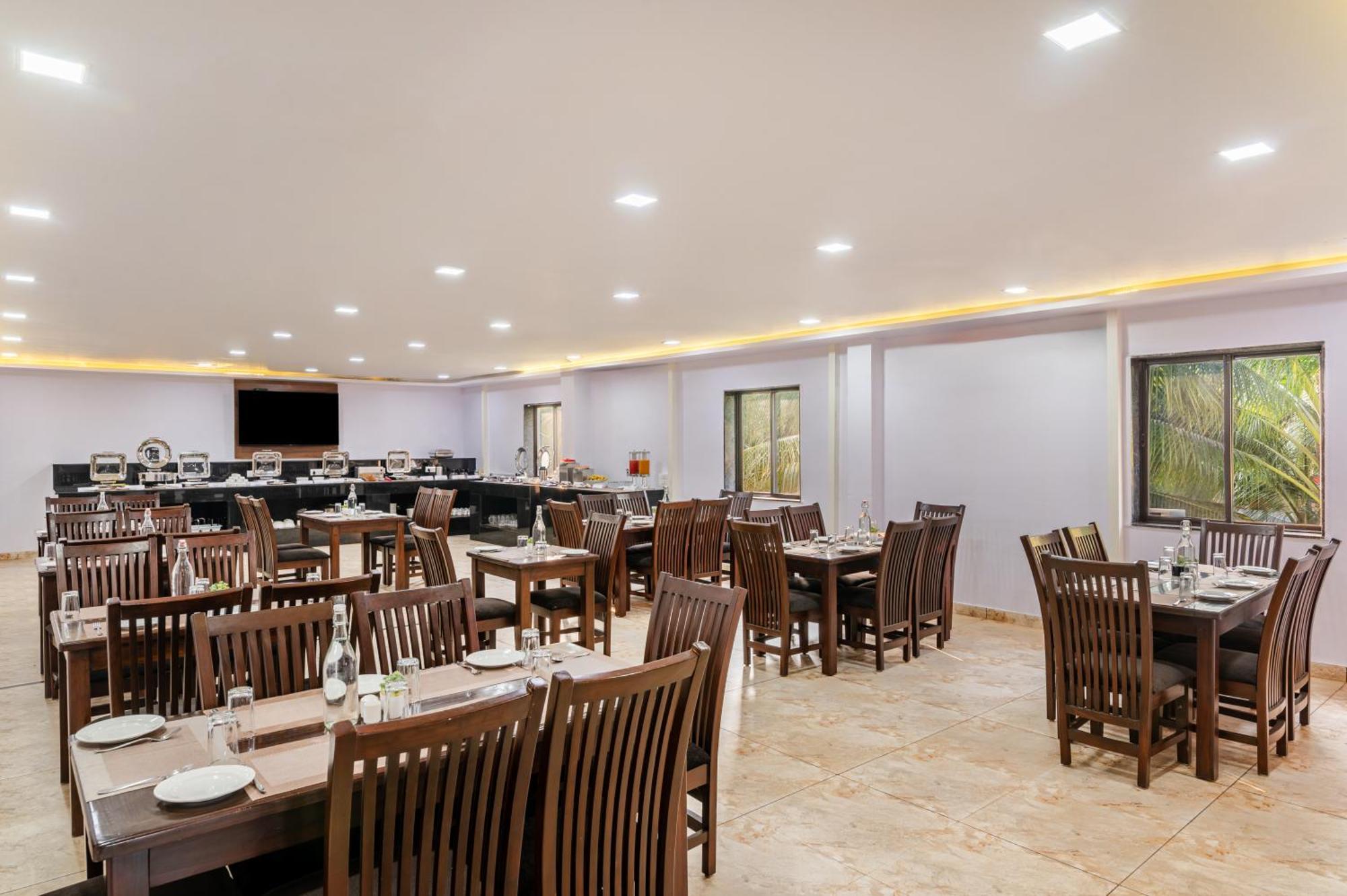 Sterling Banashree Badami Hotel Екстериор снимка