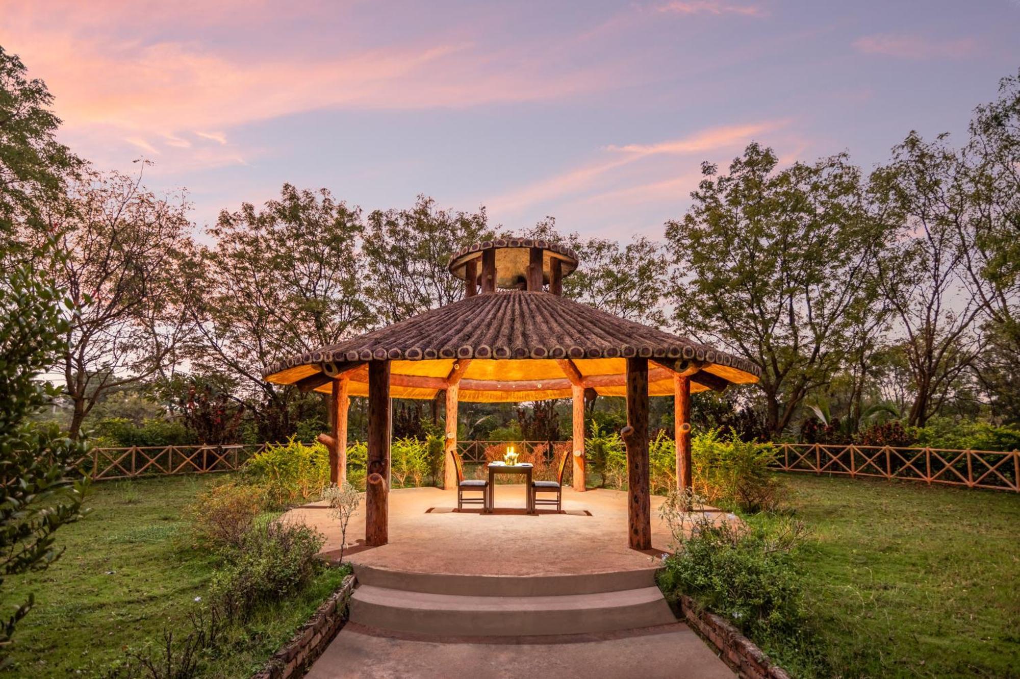 Sterling Banashree Badami Hotel Екстериор снимка