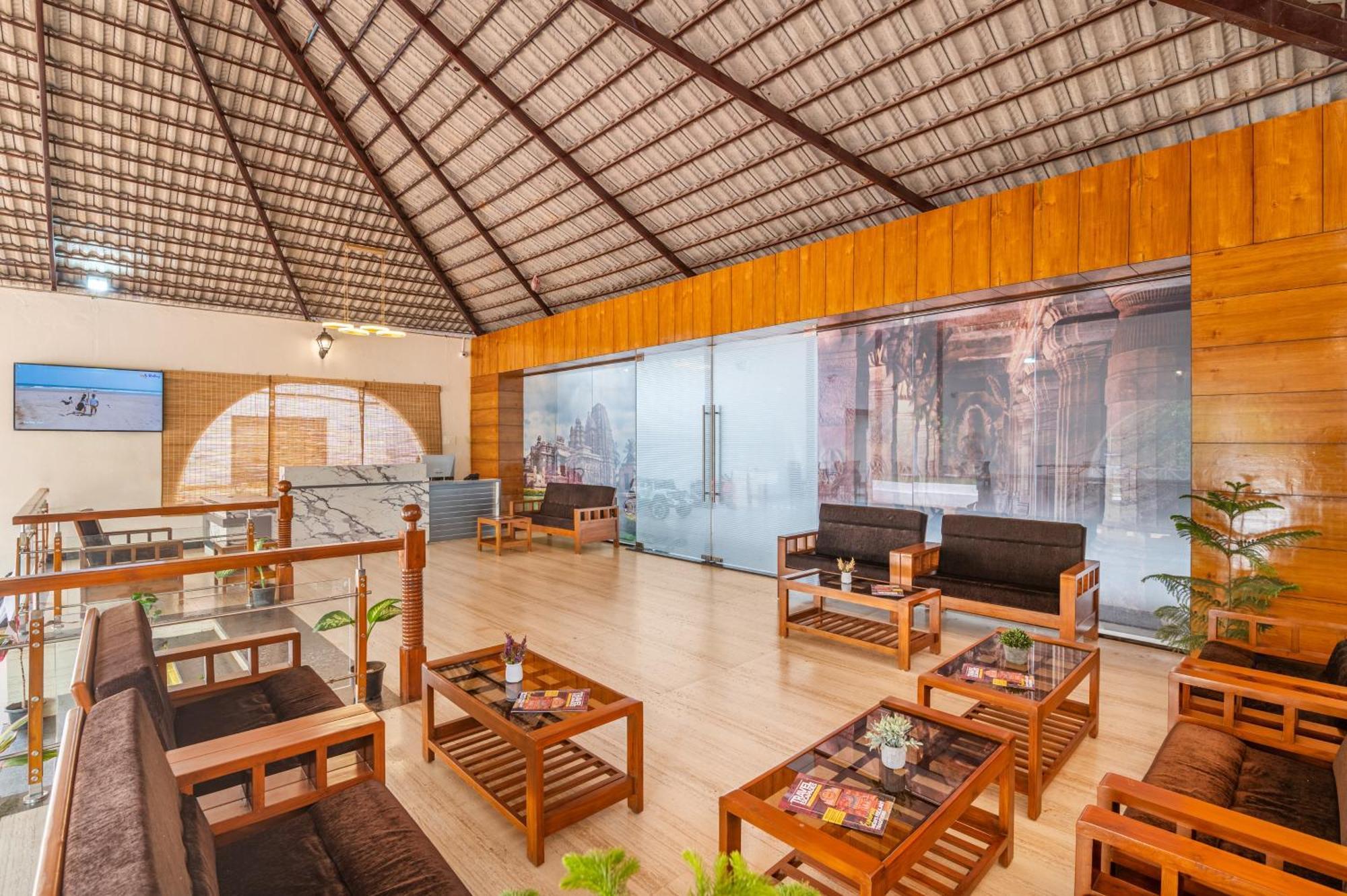 Sterling Banashree Badami Hotel Екстериор снимка