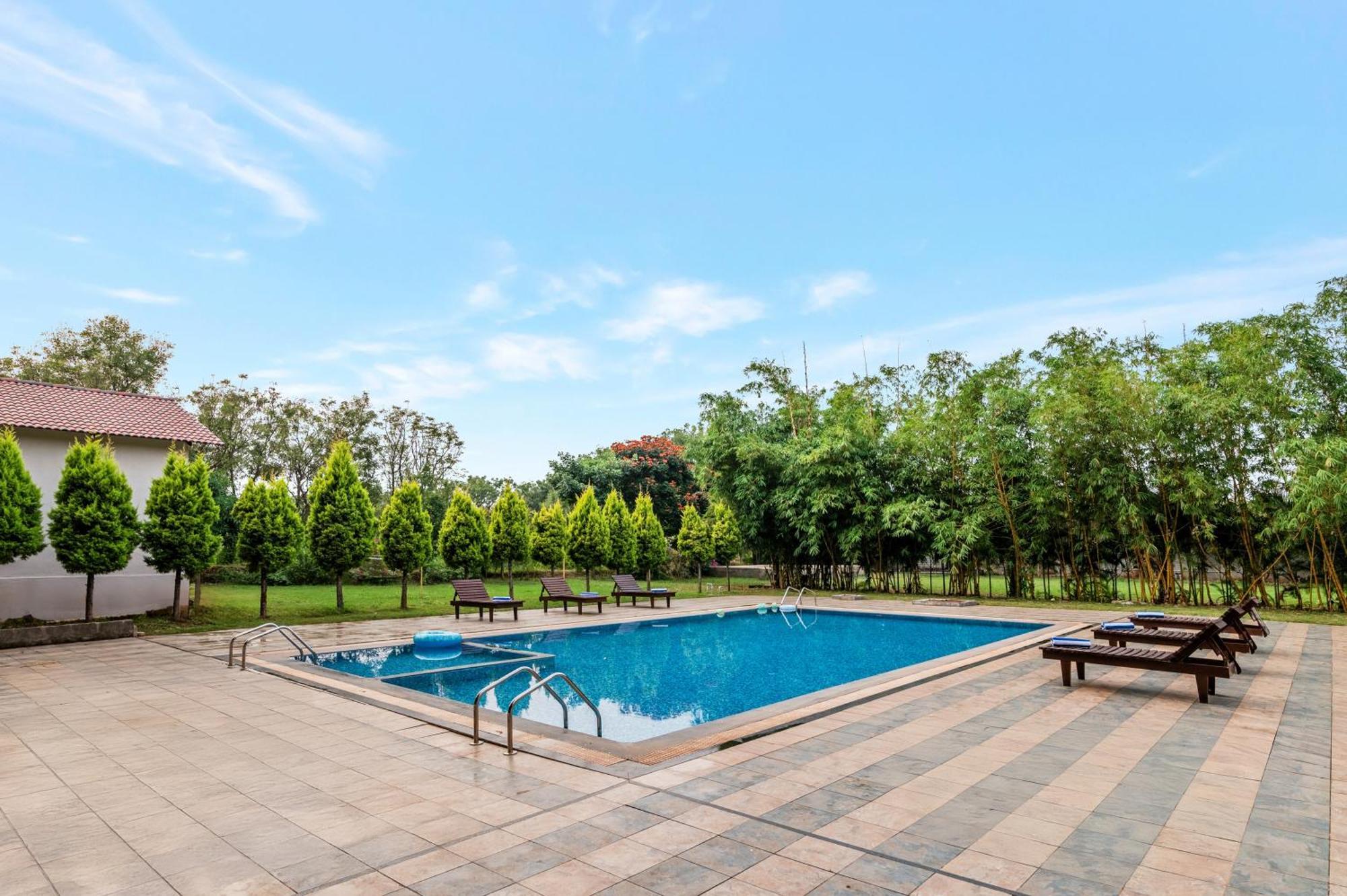 Sterling Banashree Badami Hotel Екстериор снимка