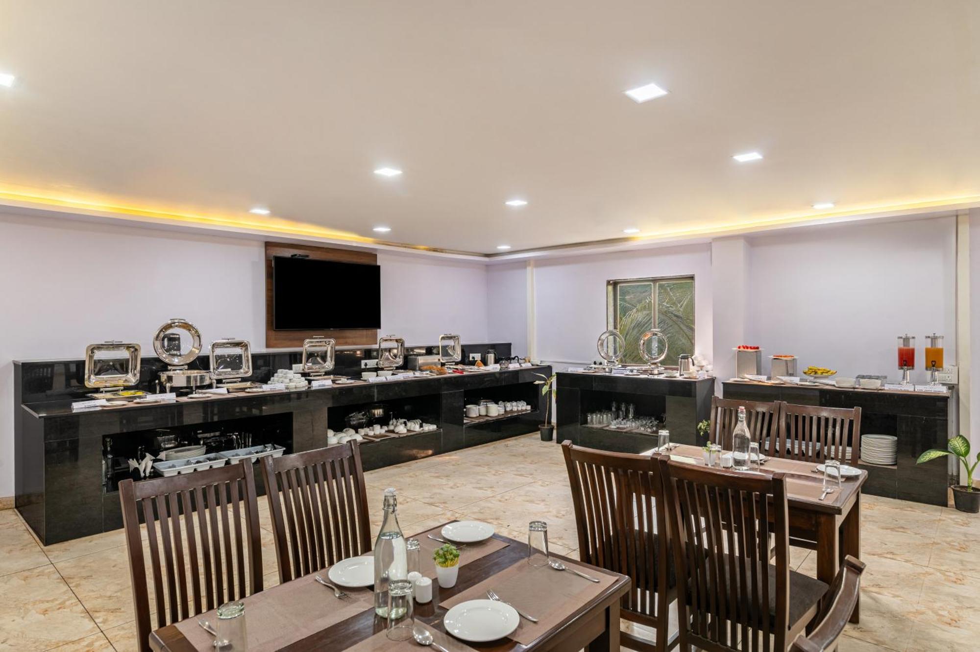 Sterling Banashree Badami Hotel Екстериор снимка